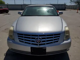 2008 Cadillac DTS 1SA z VIN 1G6KD57Y38U183004, wystawiony jako Copart lot #50410805 z przebiegiem Nie podano mil oraz Szkoda całkowita • Salvage title. Historia ofert i sprzedaży dostępna na DreamBid. Obrazek 5.