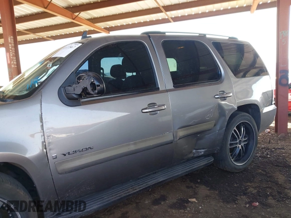 2007 GMC Yukon SLT with VIN 1GKFC13J87R216779, listed as a IAAI auction lot 41472867 with 200,754 mi miles. Bid and sale history available at carsss.com. Image 6.