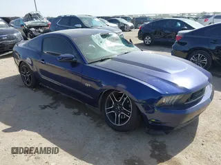 2010 Ford Mustang GT z VIN 1ZVBP8CH4A5135262, wystawiony jako IAAI lot #42248710 z przebiegiem 170 583 mil mil oraz . Historia ofert i sprzedaży dostępna na DreamBid. Obrazek 1.