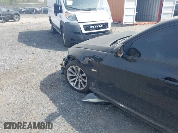 2009 BMW 3 Series 328i z VIN WBAPH73509A173870, wystawiony jako IAAI lot #42113515 z przebiegiem 177 872 mil mil oraz . Historia ofert i sprzedaży dostępna na DreamBid. Obrazek 6.