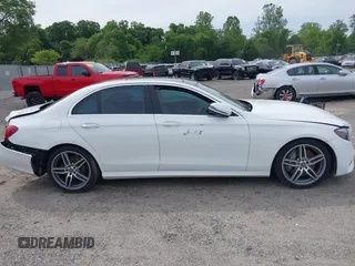2018 Mercedes-Benz E 300 z VIN WDDZF4JBXJA448650, wystawiony jako IAAI lot #42343961 z przebiegiem 92 810 mil mil oraz . Historia ofert i sprzedaży dostępna na DreamBid. Obrazek 13.