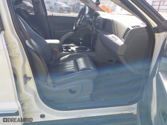 2006 Jeep Grand Cherokee Laredo with VIN 1J4GR48K56C294546, listed as a IAAI auction lot 41672848 with 193,993 mi miles. Bid and sale history available at carsss.com. Image 5.