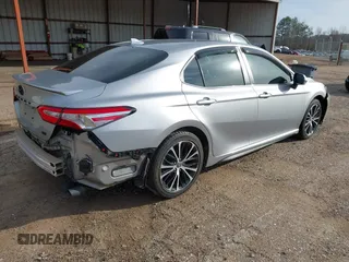 2020 Toyota Camry SE with VIN 4T1M11AK2LU869485, listed as a IAAI auction lot 41593137 with 90,501 mi miles. Bid and sale history available at carsss.com. Image 4.