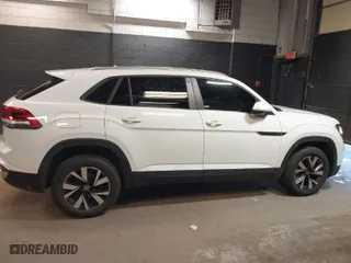 2020 Volkswagen Atlas Cross Sport 2.0T SE with VIN 1V24C2CA7LC207432, listed as a IAAI auction lot 41171766 with 61,057 mi miles. Bid and sale history available at carsss.com. Image 13.