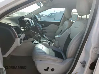 2020 Jeep Cherokee Altitude с VIN 1C4PJLLB4LD536134, выставлен на аукционе Copart как лот 60002225 с пробегом 182 085 миль миль и Чистый • Clean title. История ставок и продаж доступна на DreamBid. Изображение 7.