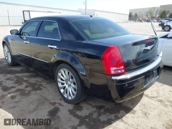 2009 Chrysler 300 C z VIN 2C3LA63T39H612810, wystawiony jako IAAI lot #41827898 z przebiegiem 76 558 mil mil oraz . Historia ofert i sprzedaży dostępna na DreamBid. Obrazek 3.