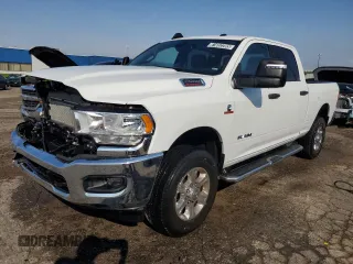 2024 Ram 2500 Big Horn z VIN 3C6UR5DL4RG244839, wystawiony jako Copart lot #61652285 z przebiegiem 36 450 mil mil oraz Czysty tytuł • Clean title. Historia ofert i sprzedaży dostępna na DreamBid. Obrazek 1.