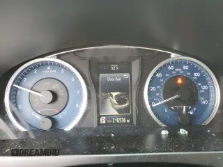 2017 Toyota Camry XLE z VIN 4T1BF1FK5HU780261, wystawiony jako Copart lot #57806555 z przebiegiem 216 536 mil mil oraz Szkoda całkowita • Salvage title. Historia ofert i sprzedaży dostępna na DreamBid. Obrazek 9.