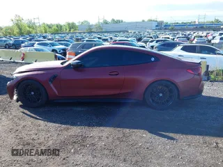 2025 BMW M4 Competition xDrive с VIN WBS33HK05SCT17492, выставлен на аукционе IAAI как лот 42132837 с пробегом 1 370 миль миль и . История ставок и продаж доступна на DreamBid. Изображение 13.