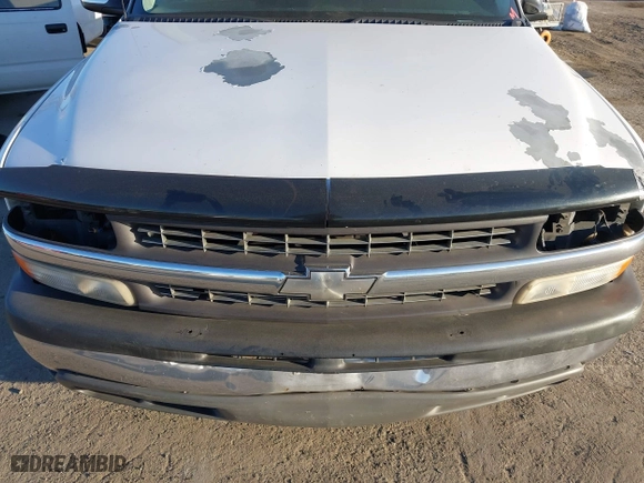 2000 Chevrolet Silverado 1500 LS with VIN 2GCEC19T9Y1305982, listed as a IAAI auction lot 41657268 with 213,446 mi miles. Bid and sale history available at carsss.com. Image 12.