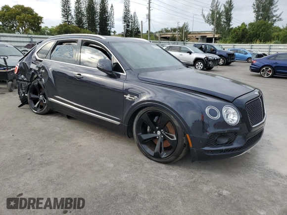 2019 Bentley Bentayga V8 z VIN SJAAM2ZV6KC025300, wystawiony jako Copart lot #81313854 z przebiegiem 2 982 mil mil oraz Szkoda całkowita • Salvage title. Historia ofert i sprzedaży dostępna na DreamBid. Obrazek 4.