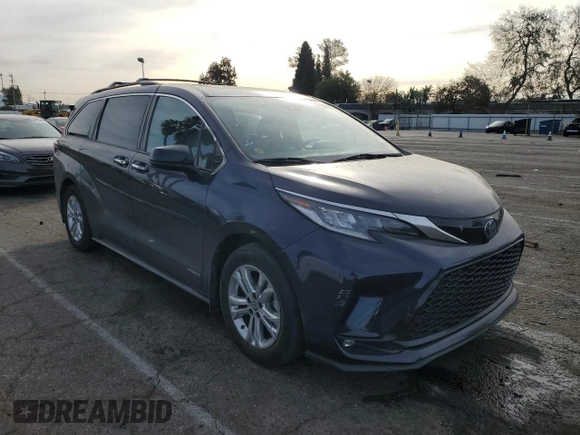 2021 Toyota Sienna XSE with VIN 5TDDSKFC6MS018241, listed as a Copart auction lot 89412525 with 34,294 mi miles and Salvage Title. Bid and sale history available at carsss.com. Image 4.