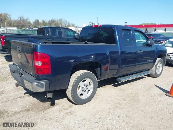 2011 Chevrolet Silverado 1500 LT with VIN 1GCRCSE04BZ376640, listed as a IAAI auction lot 41989430 with 199,355 mi miles. Bid and sale history available at carsss.com. Image 4.