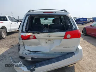 2010 Toyota Sienna XLE z VIN 5TDYK4CC2AS325645, wystawiony jako IAAI lot #42145624 z przebiegiem 202 868 mil mil oraz . Historia ofert i sprzedaży dostępna na DreamBid. Obrazek 17.