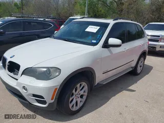 2011 BMW X5 35i with VIN 5UXZV4C57BL401794, listed as a IAAI auction lot 41897040 with 1 mi miles. Bid and sale history available at carsss.com. Image 2.