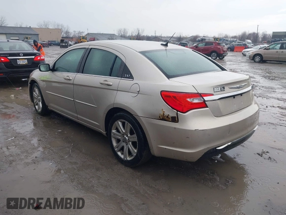 2013 Chrysler 200 Touring with VIN 1C3CCBBB3DN639114, listed as a IAAI auction lot 41891932 with 196,693 mi miles. Bid and sale history available at carsss.com. Image 3.