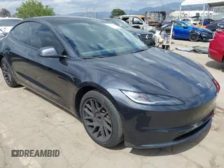 2024 Tesla Model 3 z VIN 5YJ3E1EA0RF782725, wystawiony jako IAAI lot #42248130 z przebiegiem 40 776 mil mil oraz . Historia ofert i sprzedaży dostępna na DreamBid. Obrazek 1.