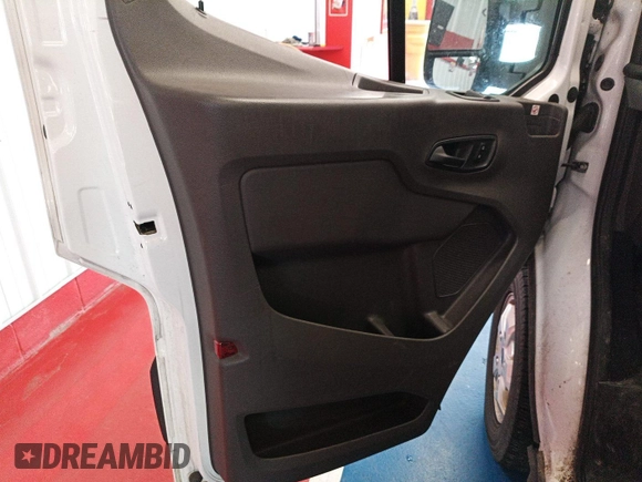 2020 Ford Transit z VIN 1FTBR1YG6LKA35821, wystawiony jako IAAI lot #42727394 z przebiegiem 86 896 mil mil oraz . Historia ofert i sprzedaży dostępna na DreamBid. Obrazek 23.