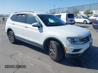 2020 Volkswagen Tiguan SE z VIN 3VV3B7AX8LM120160, wystawiony jako IAAI lot #42316791 z przebiegiem 38 702 mil mil oraz . Historia ofert i sprzedaży dostępna na DreamBid. Obrazek 1.