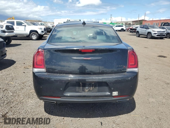 2022 Chrysler 300 S z VIN 2C3CCABG2NH111659, wystawiony jako Copart lot #50275975 z przebiegiem 34 926 mil mil oraz Szkoda całkowita • Salvage title. Historia ofert i sprzedaży dostępna na DreamBid. Obrazek 6.