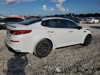 2019 Kia Optima SX with VIN 5XXGW4L29KG367000, listed as a Copart auction lot 72191104 with 103,364 mi miles and Salvage Title. Bid and sale history available at carsss.com. Image 3.