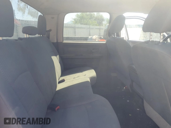 2018 Ram 2500 Tradesman z VIN 3C6UR5CL3JG348471, wystawiony jako Copart lot #64247285 z przebiegiem 398 440 mil mil oraz Czysty tytuł • Clean title. Historia ofert i sprzedaży dostępna na DreamBid. Obrazek 10.
