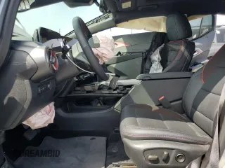 2025 Chevrolet Equinox EV RS z VIN 3GN7DSRP4SS152770, wystawiony jako Copart lot #60284935 z przebiegiem 1 775 mil mil oraz Czysty tytuł • Clean title. Historia ofert i sprzedaży dostępna na DreamBid. Obrazek 7.