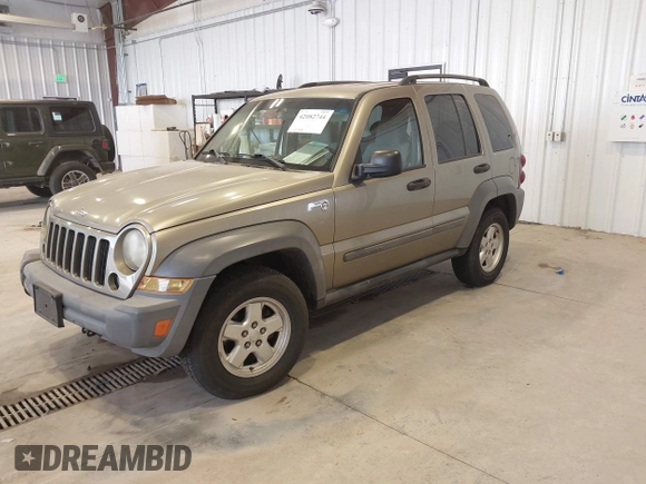 2005 Jeep Liberty Sport with VIN 1J4GL48K85W717487, listed as a IAAI auction lot 42082744 with 103,888 mi miles. Bid and sale history available at carsss.com. Image 2.