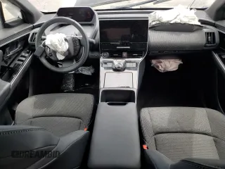 2025 Toyota bZ4X XLE z VIN JTMAAAAA5SA057211, wystawiony jako Copart lot #54581965 z przebiegiem 11 787 mil mil oraz Szkoda całkowita • Salvage title. Historia ofert i sprzedaży dostępna na DreamBid. Obrazek 8.