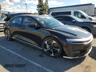 2023 Lucid Air Pure z VIN 50EA1PFA0PA006195, wystawiony jako Copart lot #49089274 z przebiegiem 5298 mil mil oraz Szkody całkowita. Historia ofert i sprzedaży dostępna na DreamBid. Obrazek 4.