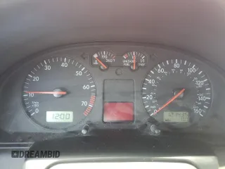 2000 Volkswagen Passat with VIN WVWPD23B9YP211602, listed as a Copart auction lot 61509955 with 121,435 mi miles and Clean title. Bid and sale history available at DreamBid. Image 9.
