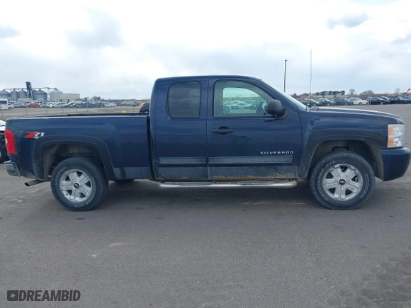 2010 Chevrolet Silverado 1500 LT with VIN 1GCSKSE39AZ271363, listed as a IAAI auction lot 41882454 with 96,210 mi miles. Bid and sale history available at carsss.com. Image 13.