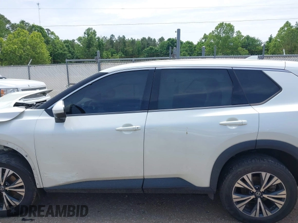 2021 Nissan Rogue SV z VIN 5N1AT3BB7MC725557, wystawiony jako IAAI lot #42172629 z przebiegiem 105 460 mil mil oraz . Historia ofert i sprzedaży dostępna na DreamBid. Obrazek 15.