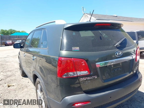 2013 Kia Sorento EX with VIN 5XYKU4A67DG331097, listed as a IAAI auction lot 42058818 with 173,120 mi miles. Bid and sale history available at carsss.com. Image 3.