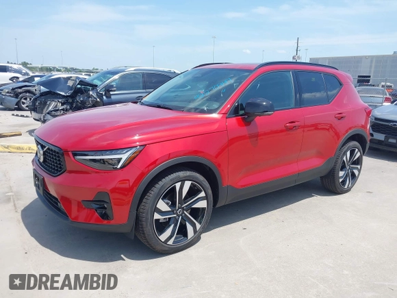 2025 Volvo XC40 Ultimate Dark Theme z VIN YV4L12UM3S2529546, wystawiony jako IAAI lot #42270947 z przebiegiem 787 mil mil oraz . Historia ofert i sprzedaży dostępna na DreamBid. Obrazek 20.
