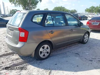 2009 Kia Rondo LX with VIN KNAFG528797267899, listed as a IAAI auction lot 42020740 with 141,113 mi miles. Bid and sale history available at carsss.com. Image 4.