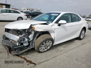 2019 Toyota Camry LE with VIN 4T1B11HK5KU825122, listed as a Copart auction lot 45141995 with 28,352 mi miles and Salvage Title. Bid and sale history available at carsss.com. Image 1.