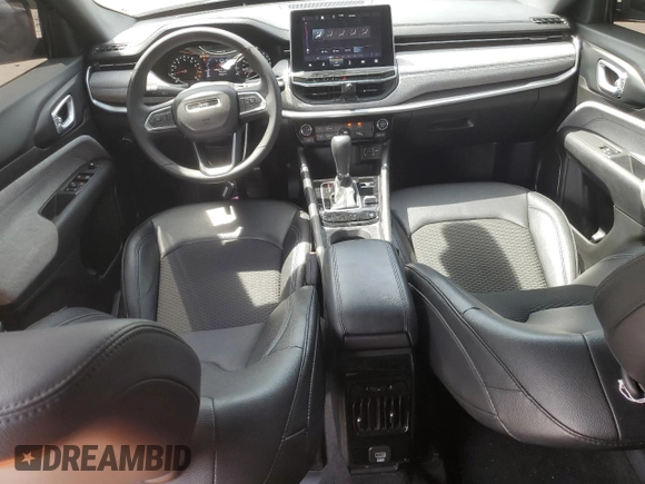2024 Jeep Compass Latitude с VIN 3C4NJDBN0RT582281, выставлен на аукционе Copart как лот 51135905 с пробегом 29 629 миль миль и Списание • Salvage title. История ставок и продаж доступна на DreamBid. Изображение 8.