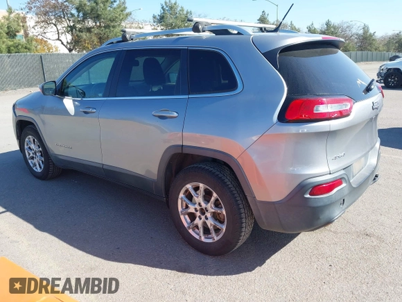 2015 Jeep Cherokee Latitude z VIN 1C4PJMCB0FW749323, wystawiony jako IAAI lot #41852102 z przebiegiem 162 060 mil mil oraz . Historia ofert i sprzedaży dostępna na DreamBid. Obrazek 3.