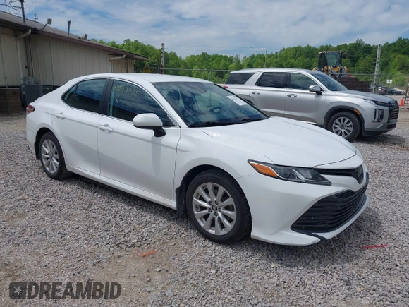 2019 Toyota Camry LE z VIN 4T1B11HKXKU786639, wystawiony jako IAAI lot #42212321 z przebiegiem 82 843 mil mil oraz . Historia ofert i sprzedaży dostępna na DreamBid. Obrazek 1.