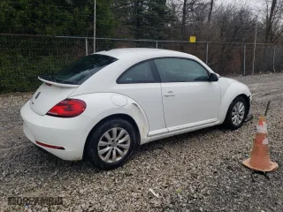 2019 Volkswagen Beetle S with VIN 3VWFD7AT7KM705617, listed as a Copart auction lot 84295424 with 121,200 mi miles and Clean Title. Bid and sale history available at carsss.com. Image 3.