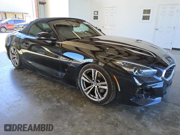 2025 BMW Z4 sDrive30i z VIN WBAHF3C01SWY40624, wystawiony jako Copart lot #85969224 z przebiegiem Nie podano mil oraz Czysty tytuł • Clean title. Historia ofert i sprzedaży dostępna na DreamBid. Obrazek 4.