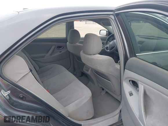 2011 Toyota Camry LE z VIN 4T4BF3EK9BR209902, wystawiony jako IAAI lot #42350093 z przebiegiem 294 183 mil mil oraz . Historia ofert i sprzedaży dostępna na DreamBid. Obrazek 8.