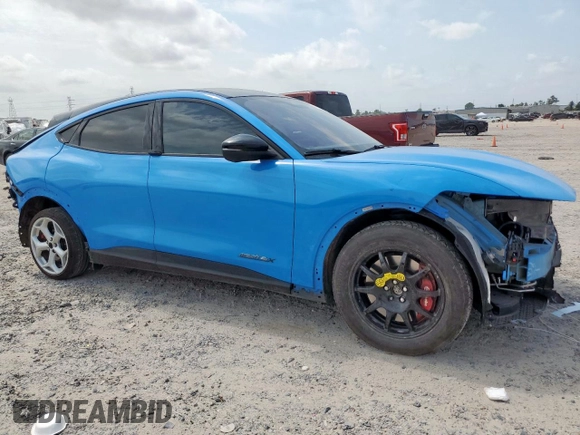 2022 Ford Mustang Mach-E GT z VIN 3FMTK4SX7NMA59975, wystawiony jako Copart lot #57422535 z przebiegiem 44 564 mil mil oraz Szkoda całkowita • Salvage title. Historia ofert i sprzedaży dostępna na DreamBid. Obrazek 4.