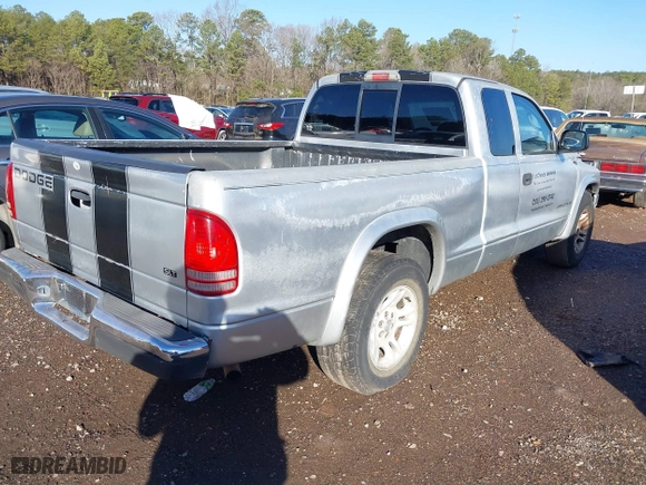 2004 Dodge Dakota SLT with VIN 1D7GL42K94S676958, listed as a IAAI auction lot 41326166 with 176,886 mi miles. Bid and sale history available at carsss.com. Image 4.