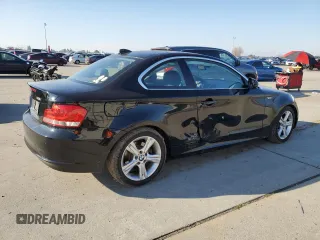 2013 BMW 1 Series 128i z VIN WBAUP9C5XDVS95834, wystawiony jako Copart lot #83249614 z przebiegiem Nie podano mil oraz Szkoda całkowita • Salvage title. Historia ofert i sprzedaży dostępna na DreamBid. Obrazek 3.