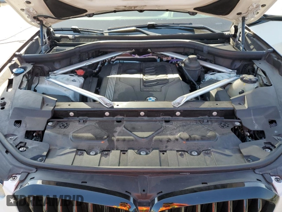 2022 BMW X5 xDrive40i z VIN 5UXCR6C05N9K44844, wystawiony jako Copart lot #52027125 z przebiegiem 50 382 mil mil oraz Nie do naprawy • Non repairable. Historia ofert i sprzedaży dostępna na DreamBid. Obrazek 12.