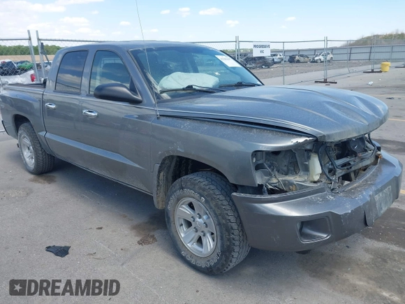 2010 Dodge Dakota Bighorn/Lonestar z VIN 1D7CW3GK4AS264452, wystawiony jako IAAI lot #42281697 z przebiegiem 106 599 mil mil oraz . Historia ofert i sprzedaży dostępna na DreamBid. Obrazek 1.