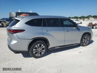 2021 Toyota Highlander XLE with VIN 5TDGZRAH0MS537502, listed as a Copart auction lot 49707535 with 67,603 mi miles and Salvage Title. Bid and sale history available at carsss.com. Image 3.