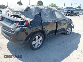 2022 Jeep Compass Latitude with VIN 3C4NJCBB7NT229059, listed as a IAAI auction lot 40291334 with 5,693 mi miles and . Bid and sale history available at carsss.com. Image 4.